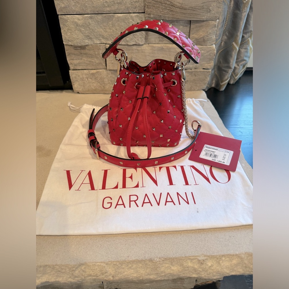 Valentino Garavni mini bucket bag with studs - RED
